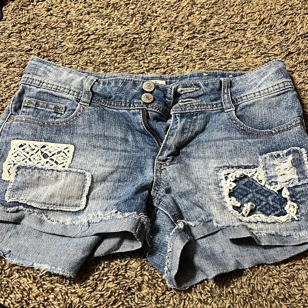 they are kinda short they are blue